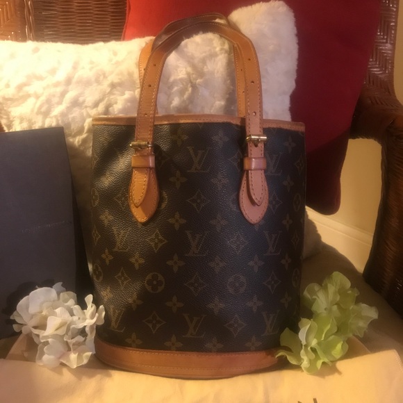 Louis Vuitton Handbags - 🌟💕TGIF SALE💕🌟LOUIS VUITTON BUCKET BAG🌟